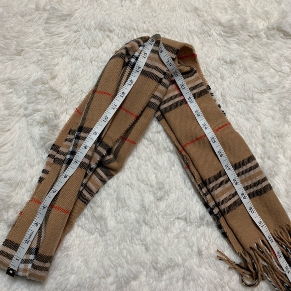 !3/25! Burberry print tan scarf - Picture 4 of 5